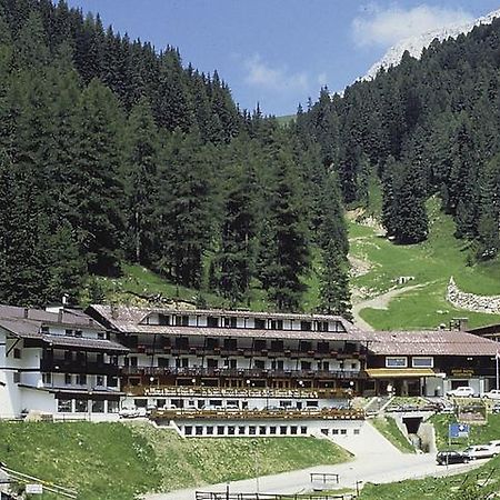 Sport Hotel Pampeago Tesero Eksteriør billede