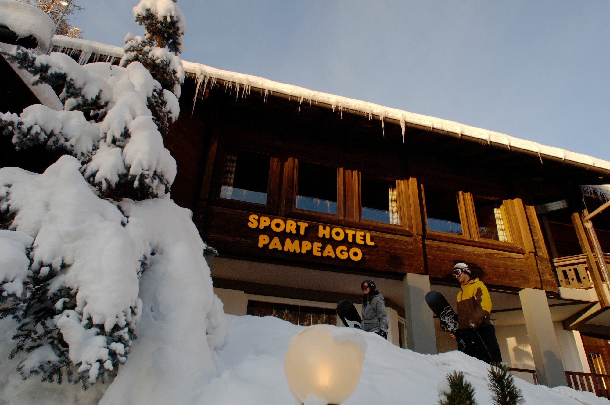 Sport Hotel Pampeago Tesero Eksteriør billede